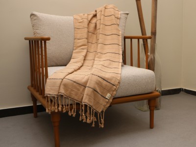 شال مبل منگوله دار طرح Boa برند Barine ابعاد 180×130 رنگ بژ خاکی