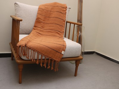 شال مبل منگوله دار طرح Boa برند Barine ابعاد 180×130 رنگ آجری