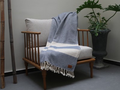 شال مبل منگوله دار طرح Wool rice برند Barine ابعاد 175×125 رنگ آبی نفتی