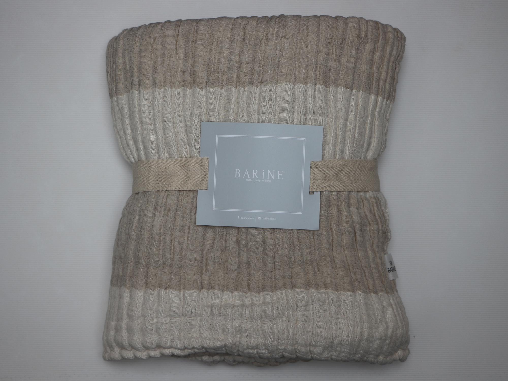 شال مبل طرح linen cocoon برند Barine ابعاد 150×145