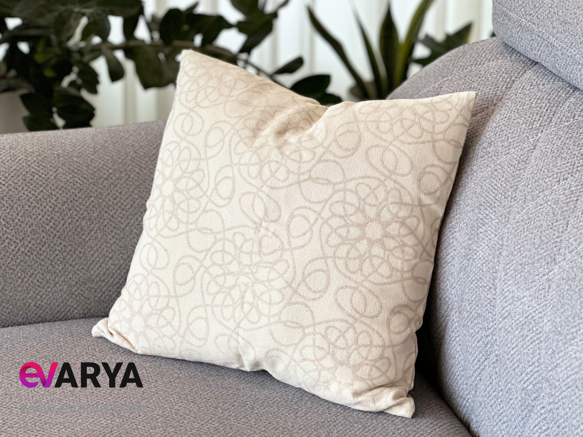 کوسن بافت ژاکارد پنبه ای مدل مارپیچ برند saheser رنگ بژ سایز 45×45