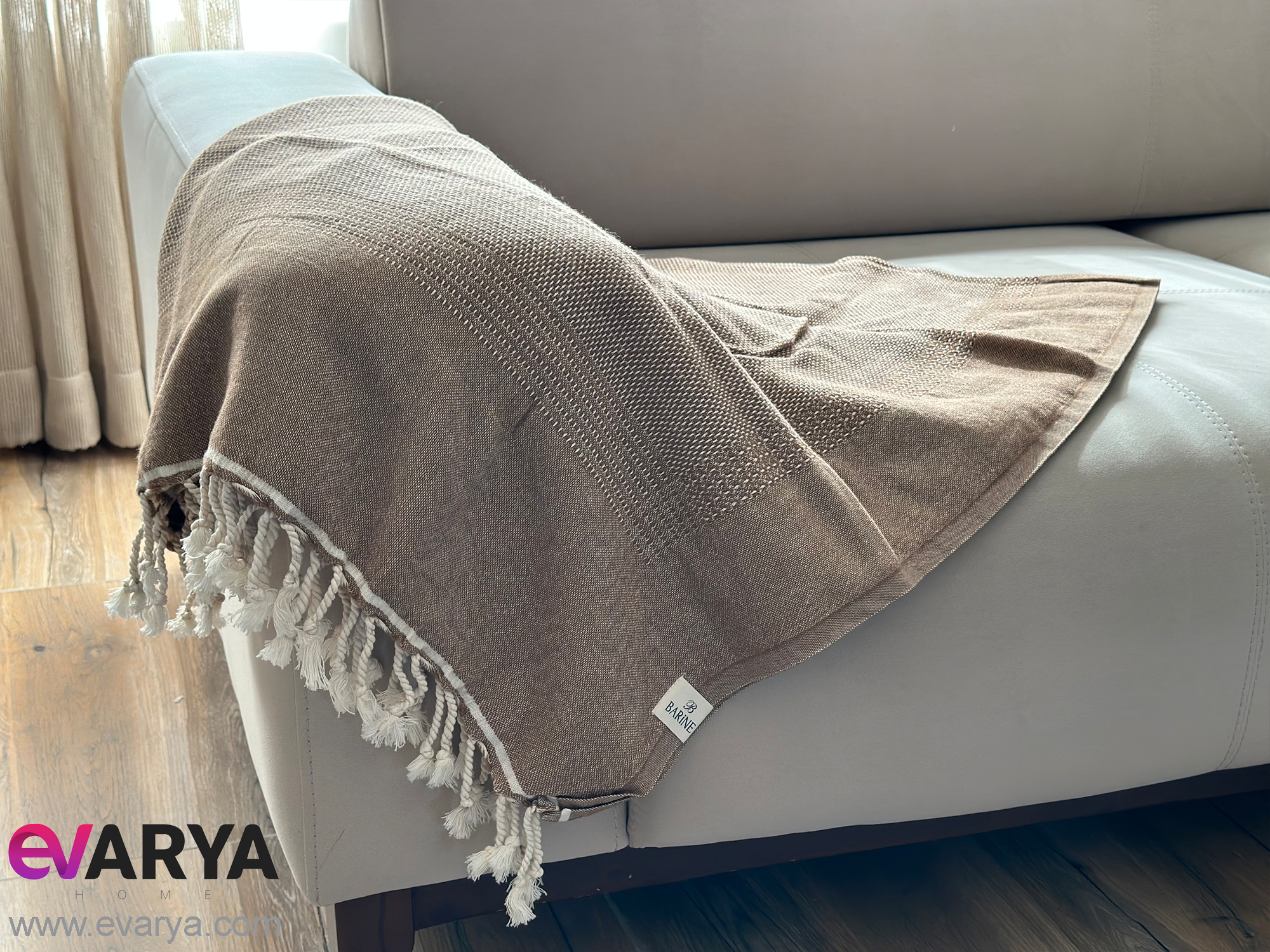 شال مبل منگوله دار طرح Tan برند Barine ابعاد 180×125 رنگ شتری