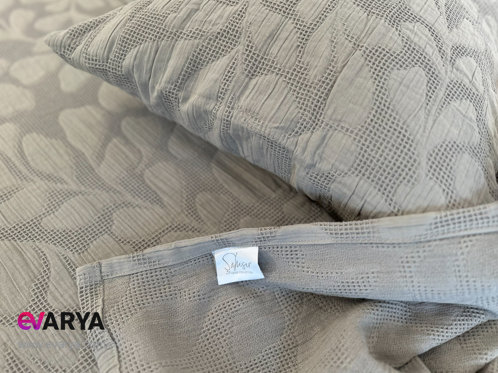 روتختی پیکه بافت ژاکارد مدل BAMBI برند saheser سایز دو نفره سه تکه نسکافه ای دودی