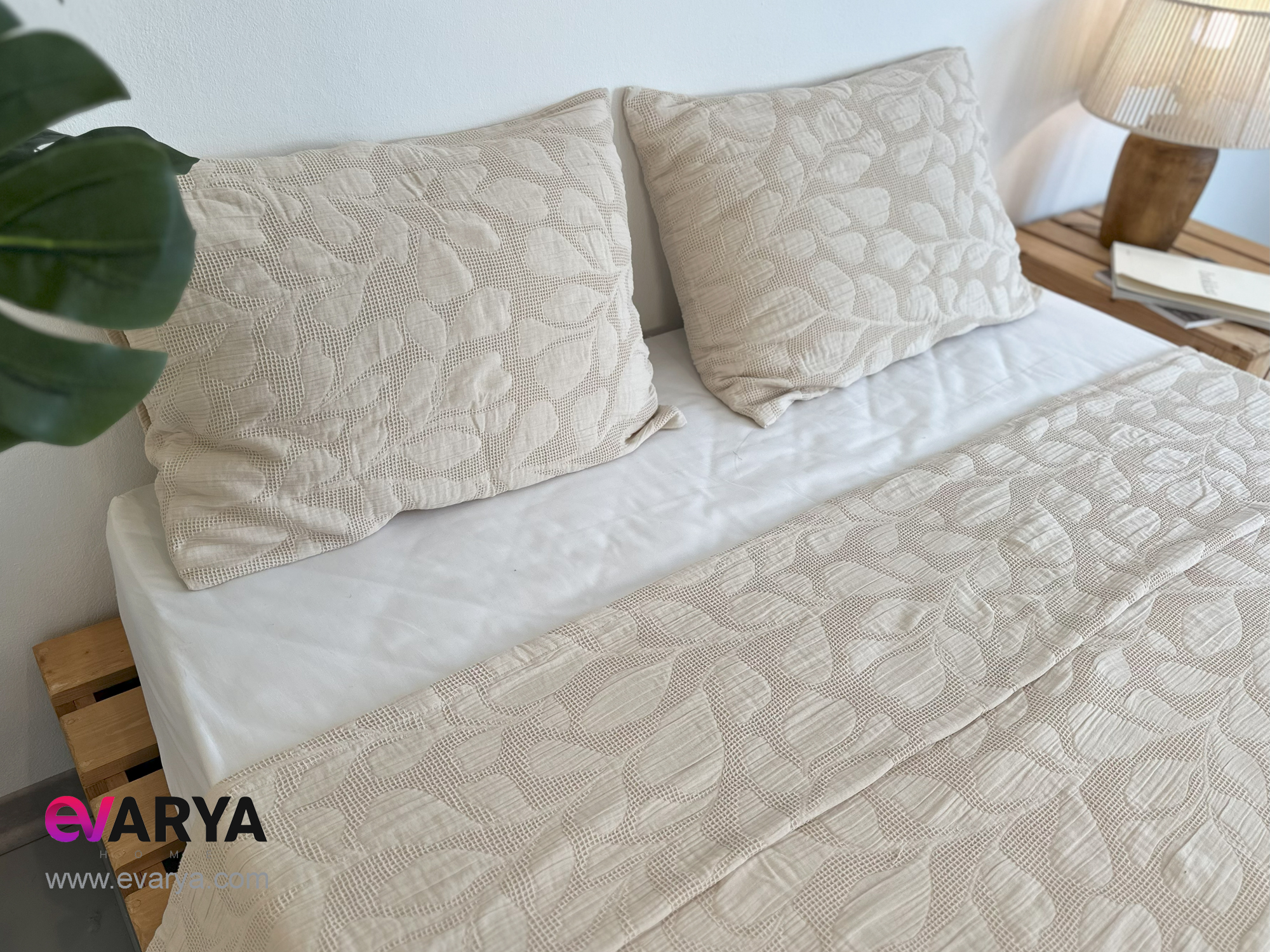  روتختی پیکه بافت ژاکارد مدل BAMBI برند saheser سایز دو نفره سه تکه بژ