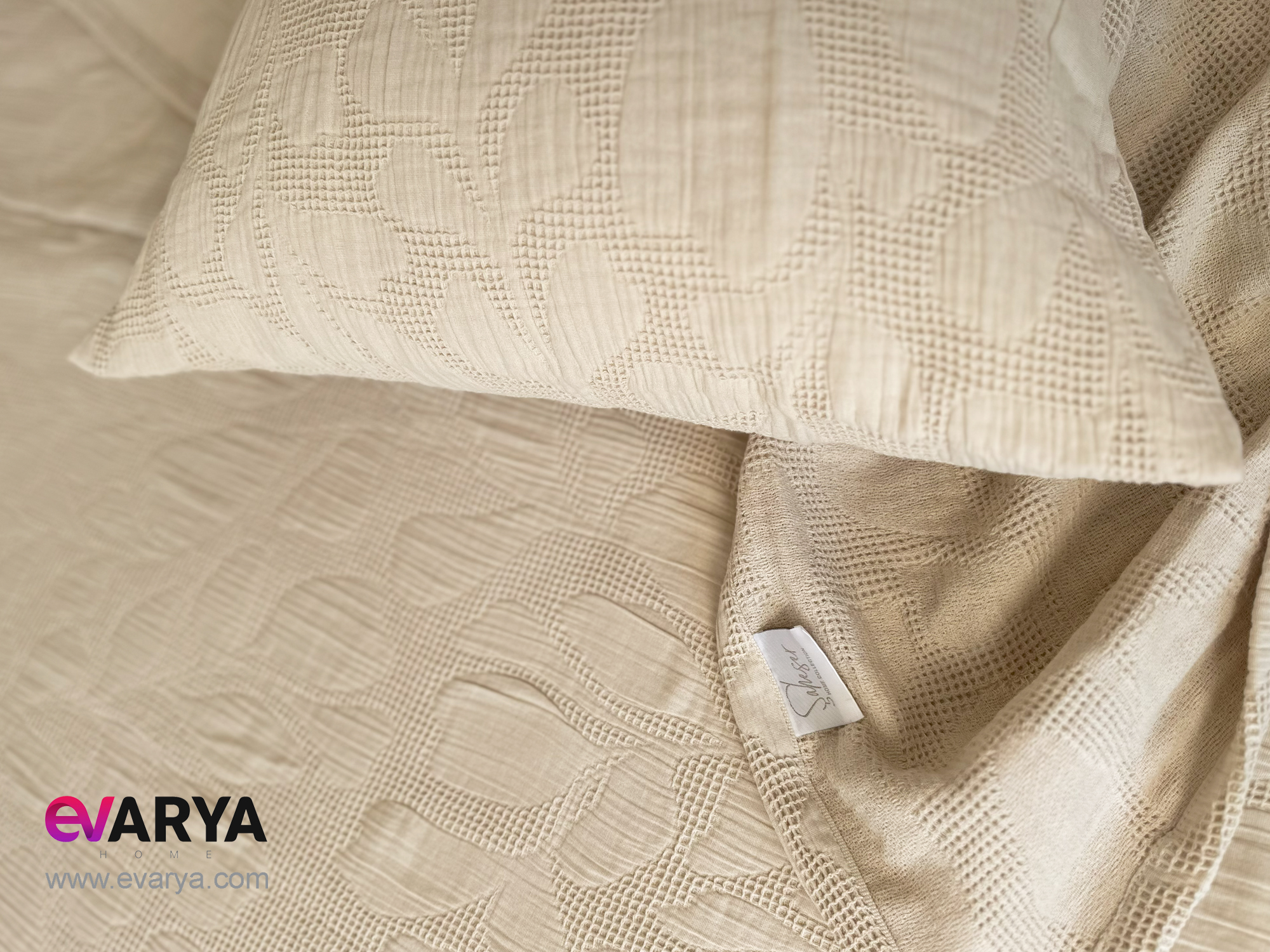  روتختی پیکه بافت ژاکارد مدل BAMBI برند saheser سایز دو نفره سه تکه بژ