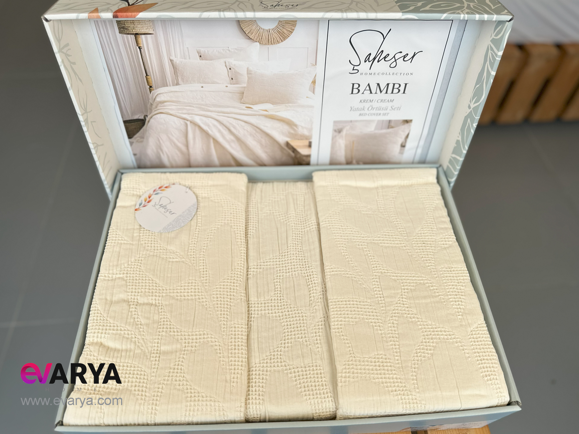 روتختی پیکه بافت ژاکارد مدل BAMBI برند saheser سایز دو نفره سه تکه کرم