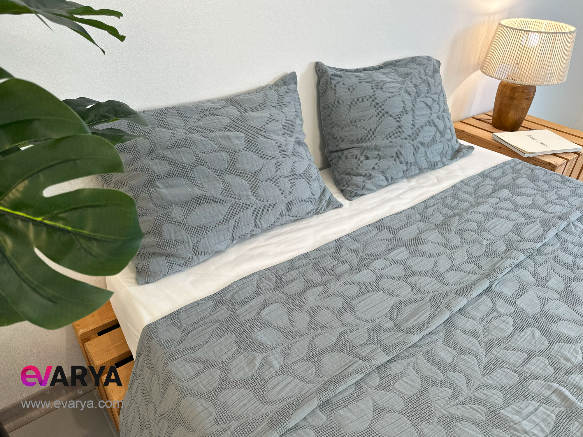 روتختی پیکه بافت ژاکارد مدل BAMBI برند saheser سایز دو نفره سه تکه طوسی 