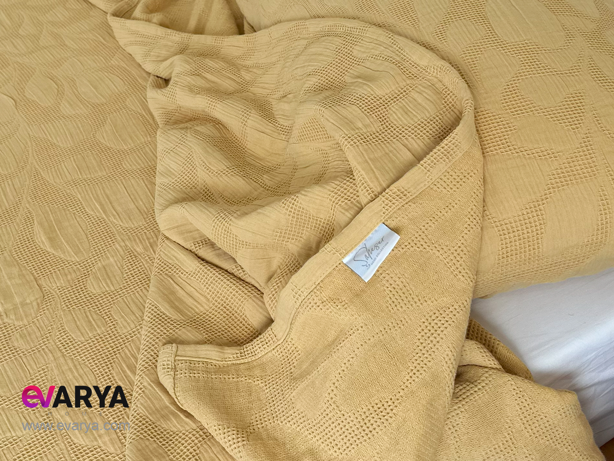 روتختی پیکه بافت ژاکارد مدل BAMBI برند saheser سایز دو نفره سه تکه خردلی