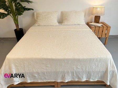 روتختی پیکه بافت ژاکارد مدل BAMBI برند saheser سایز دو نفره سه تکه کرم