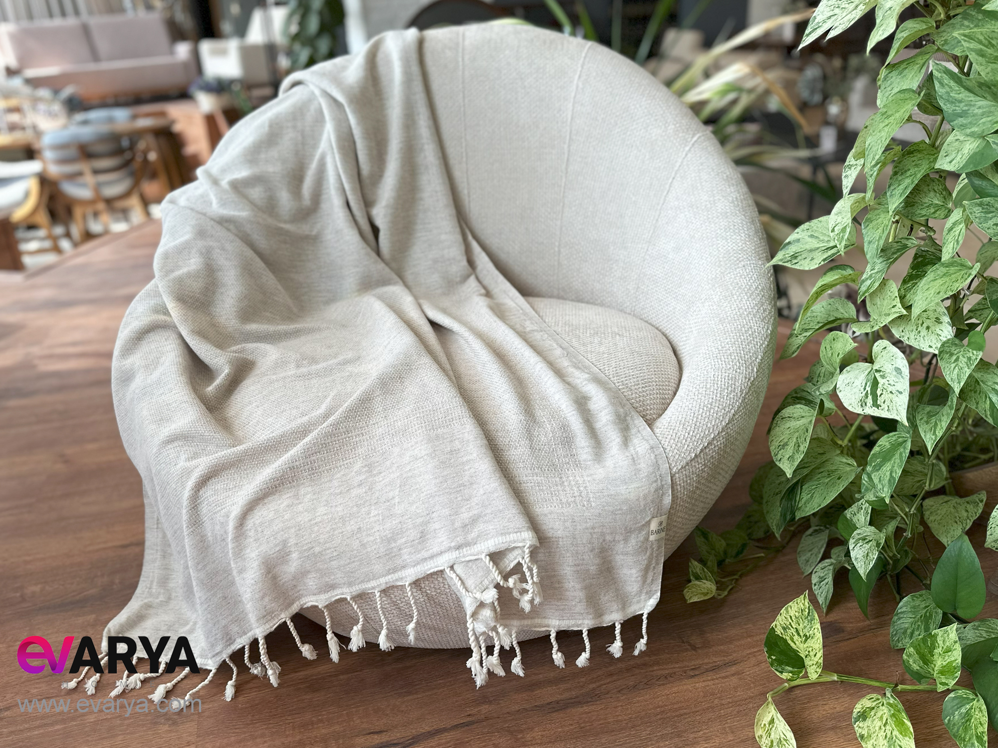 شال مبل منگوله دار طرح Tan برند Barine ابعاد 180×125 رنگ بژ