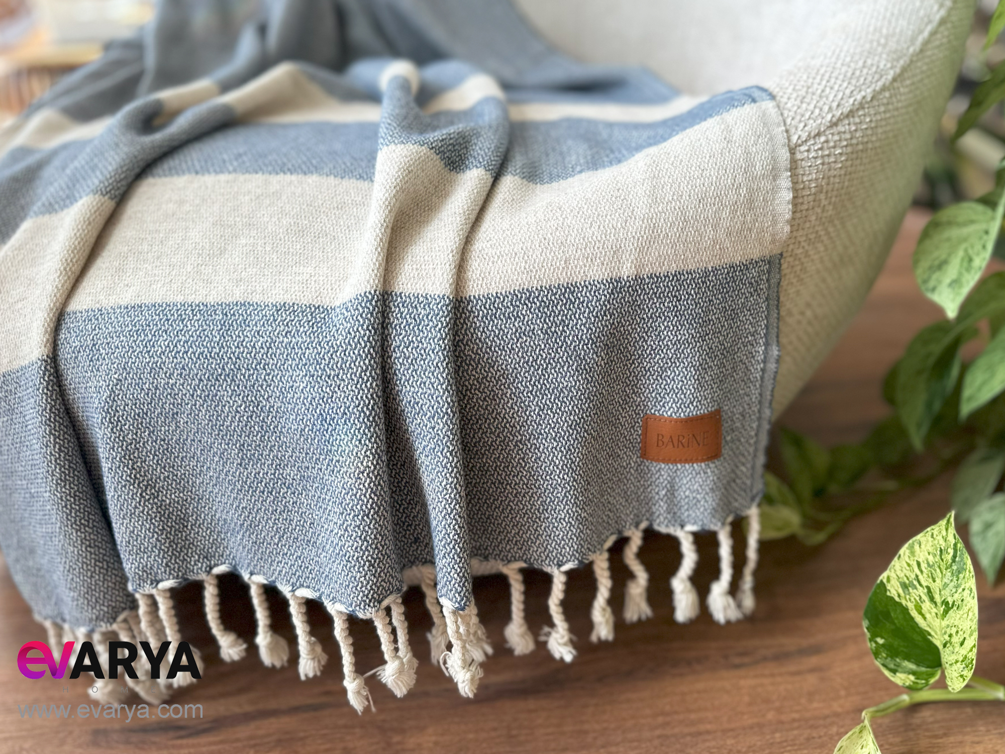 شال مبل منگوله دار طرح Wool rice برند Barine ابعاد 175×125 رنگ آبی نفتی